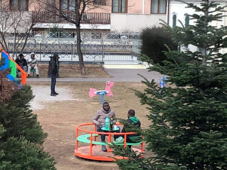 Parco giochi inutilizzabile - YouReporter